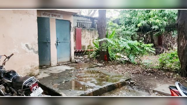 नाक बंद कर कोर्ट परिसर में जाने को मजबूर लोग! न पीने को पानी, न टॉयलेट में सफाई; बदहाली की तस्वीरें हैरान कर देंगी
